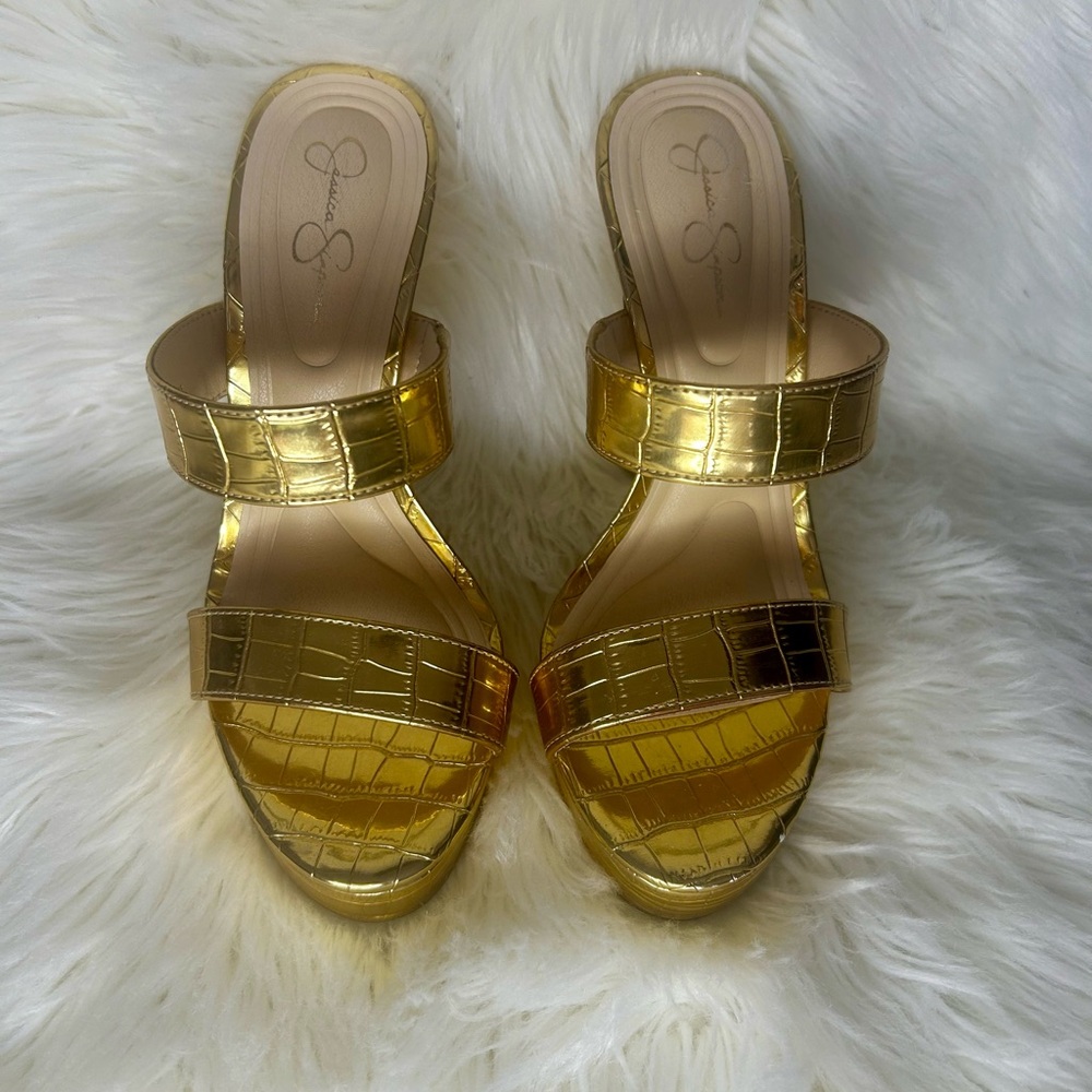 Jessica Simpson Gold Heels with Modern Minimalist Design